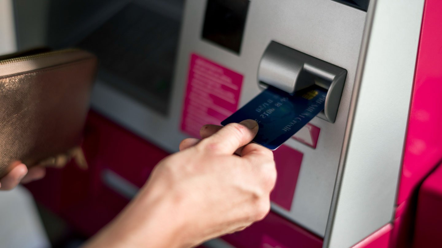 Using ATMs: You May Be Surprised With Their Amazing Advantages