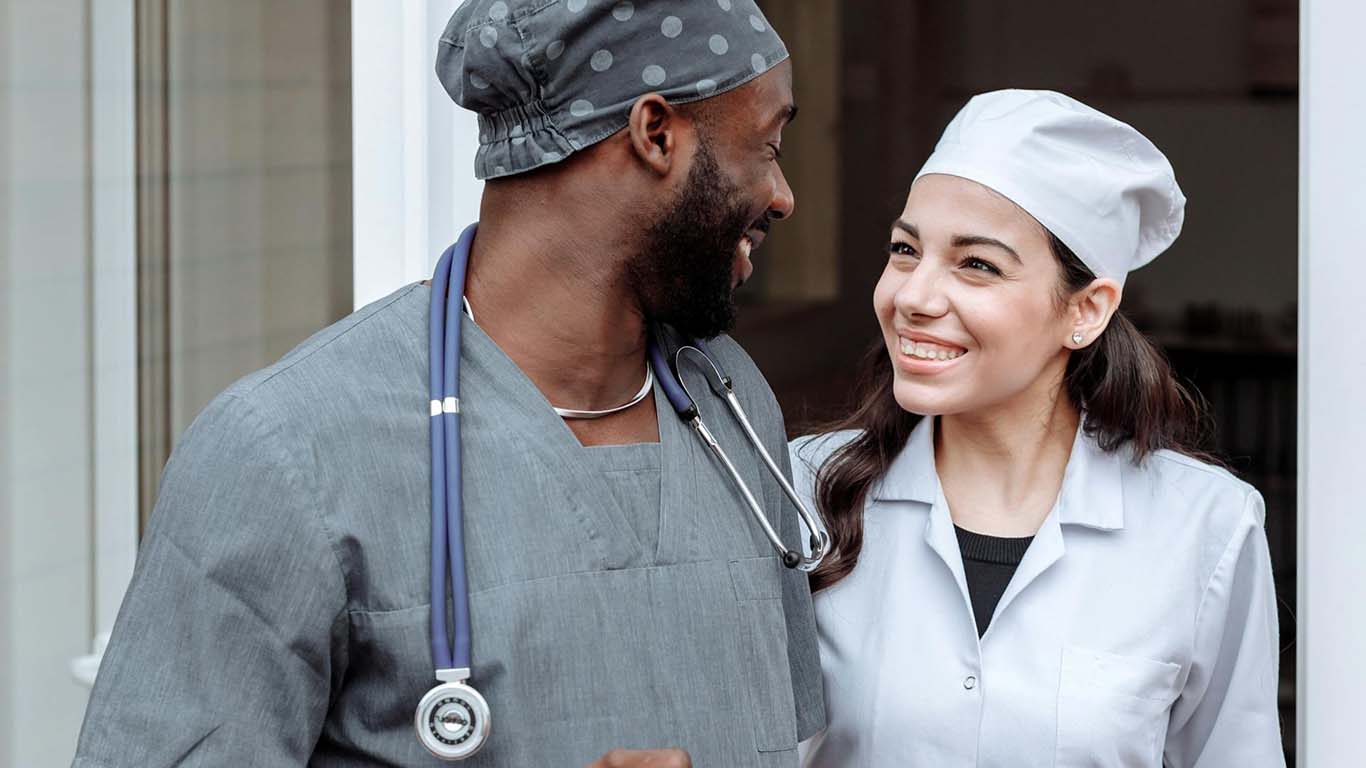 Why A Reliable Medical Scrubs Online Store Matters Today