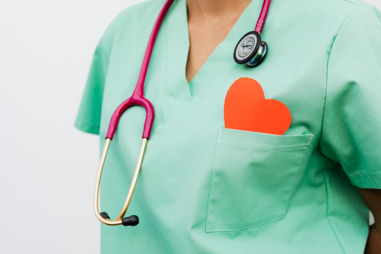 How Does A Medical Scrub Jacket Improve Comfort And Functionality During Long Healthcare Shifts